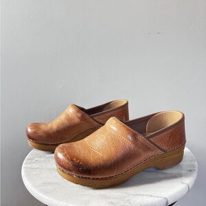 Women’s Dankso in Distressed Honey Size 39 Brown Leather Clogs